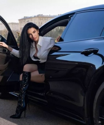 Изысканная и чувственная брюнетка ждет встречи с состоятельным мужчиной. Помогу тебе расслабиться и погрузиться в мир наслаждения. Только на своей территории! 2566, 24 года