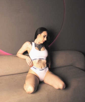 Сексуальная бестия ждет тебя в уютной обстановке для незабываемых встреч. Мои формы заводят и возбуждают, а умение доставлять удовольствие не знает границ. Хочешь окунуться в мир страсти и наслаждения? Тогда тебе ко мне! 9793, 21 год